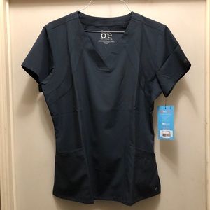 Barco One scrub top size Large.
